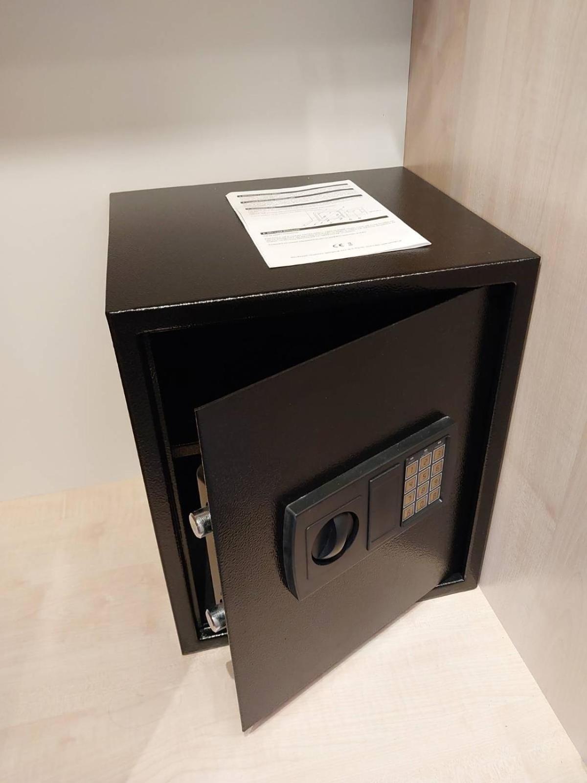 Ferienwohnung Lake Park Apartament With Free Parking Airport Netflix Warschau Exterior foto