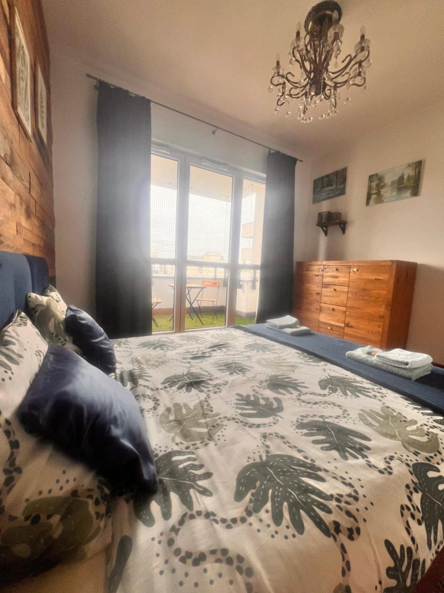 Ferienwohnung Lake Park Apartament With Free Parking Airport Netflix Warschau Exterior foto