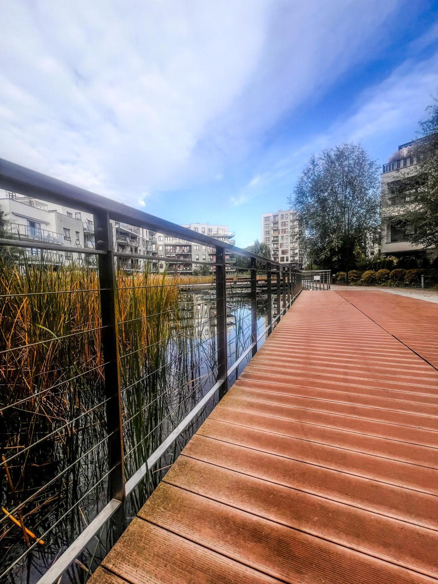 Ferienwohnung Lake Park Apartament With Free Parking Airport Netflix Warschau Exterior foto